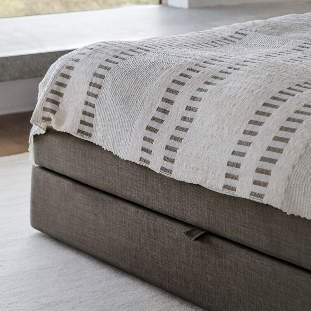 Nilah Double Bed - Smoke