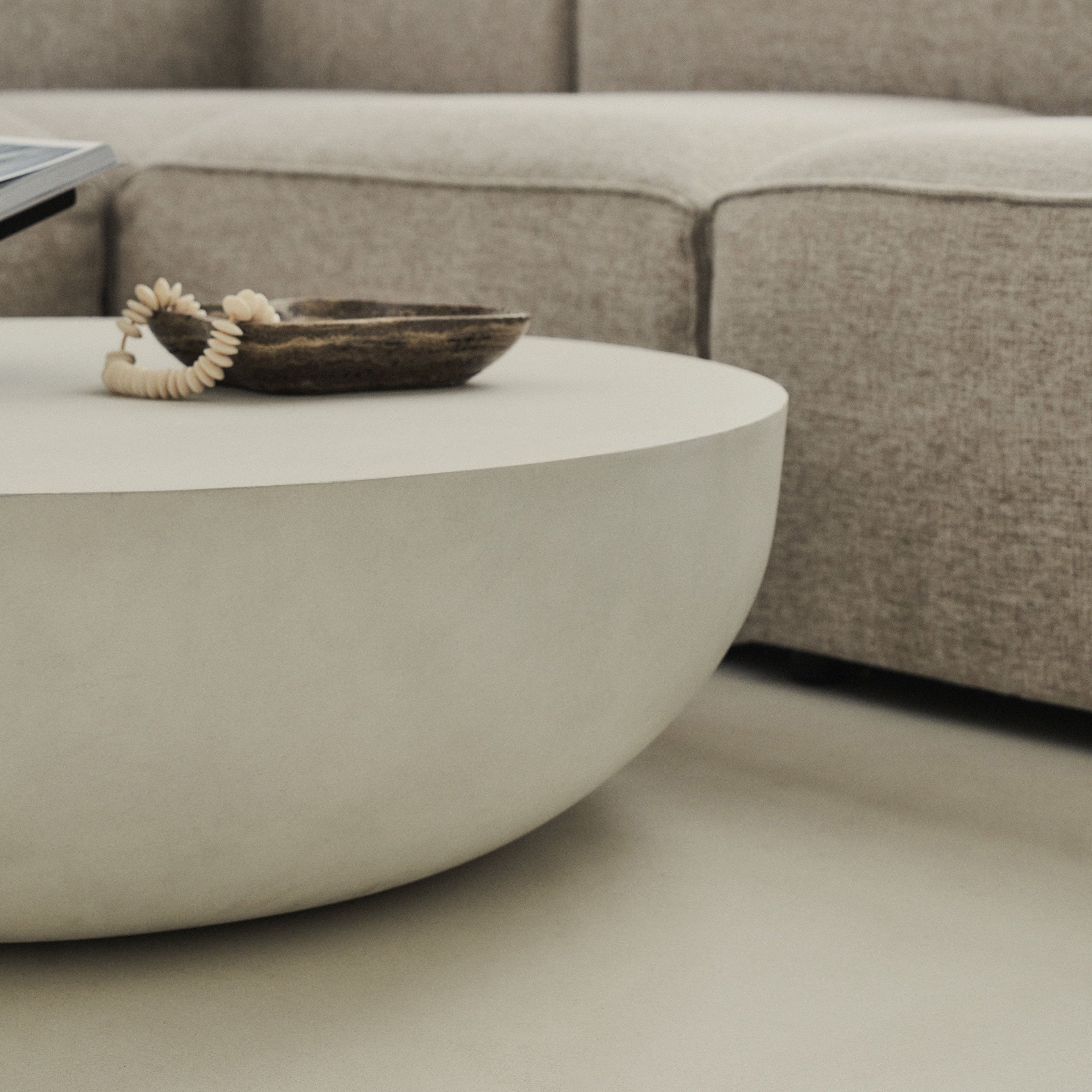 Enzo - Large Minimal Concrete Round Coffee Table